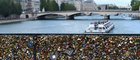 Франция: Парижский Мост Искусств не выдержал тяжести замков, оставленных влюбленными